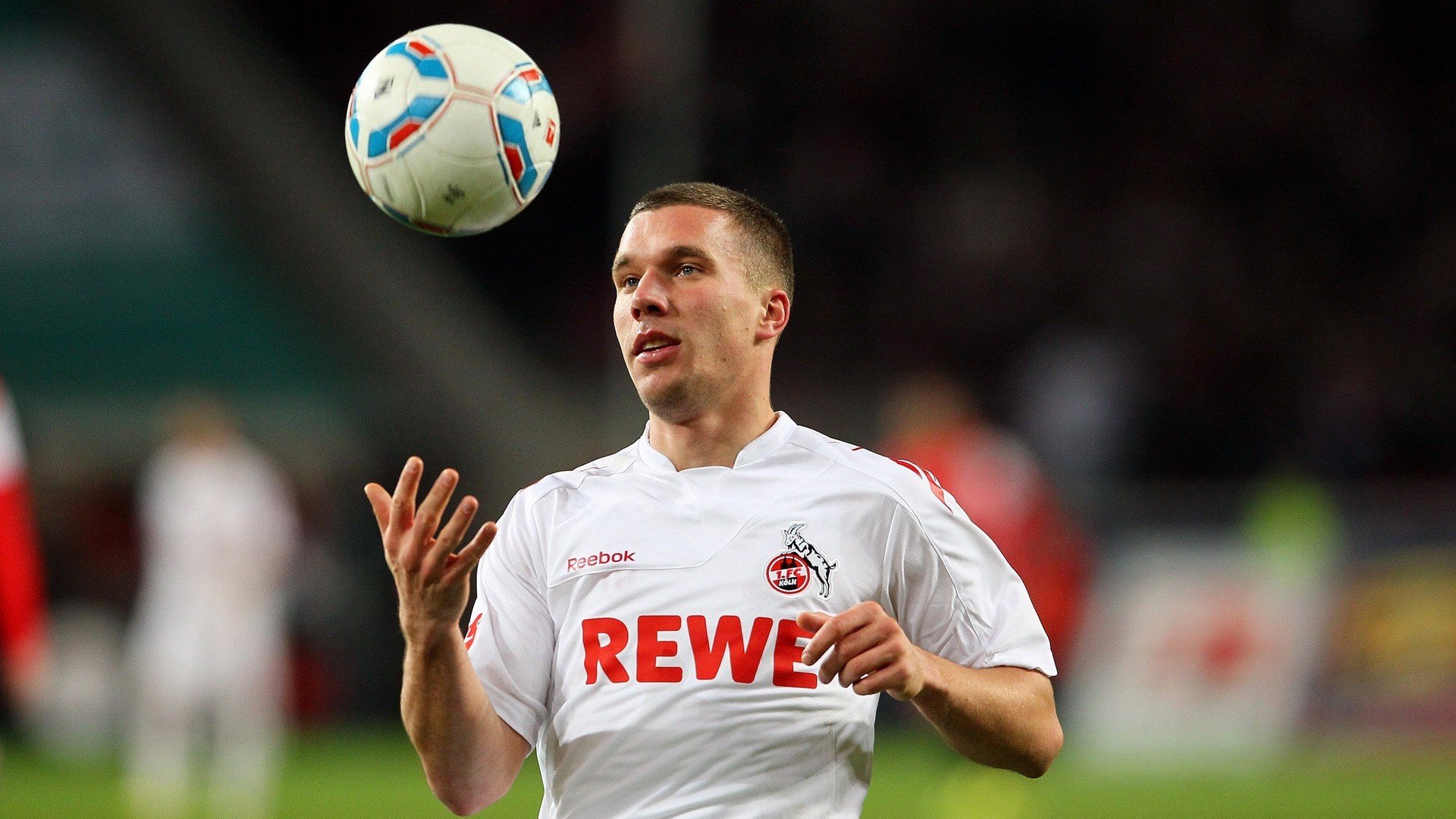 拜仁对阵莱比锡红牛前瞻，卡马文加状态火热，能否成为胜负手？